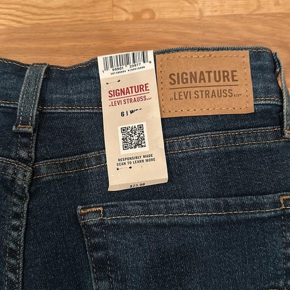 Signature by Levi Strauss NWT mid rise boyfriend jeans - Picture 7 of 8